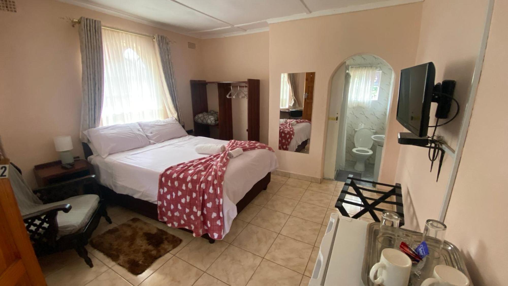 Lynns Guest House บูลาวาโย ภายนอก รูปภาพ