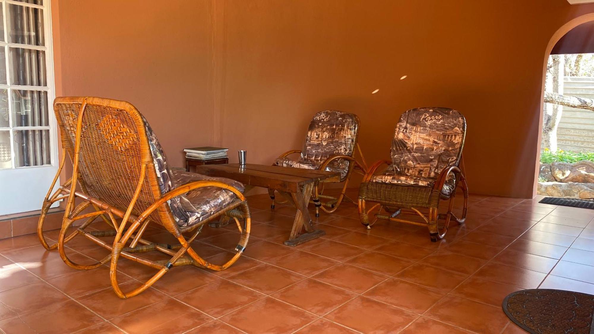 Lynns Guest House บูลาวาโย ภายนอก รูปภาพ