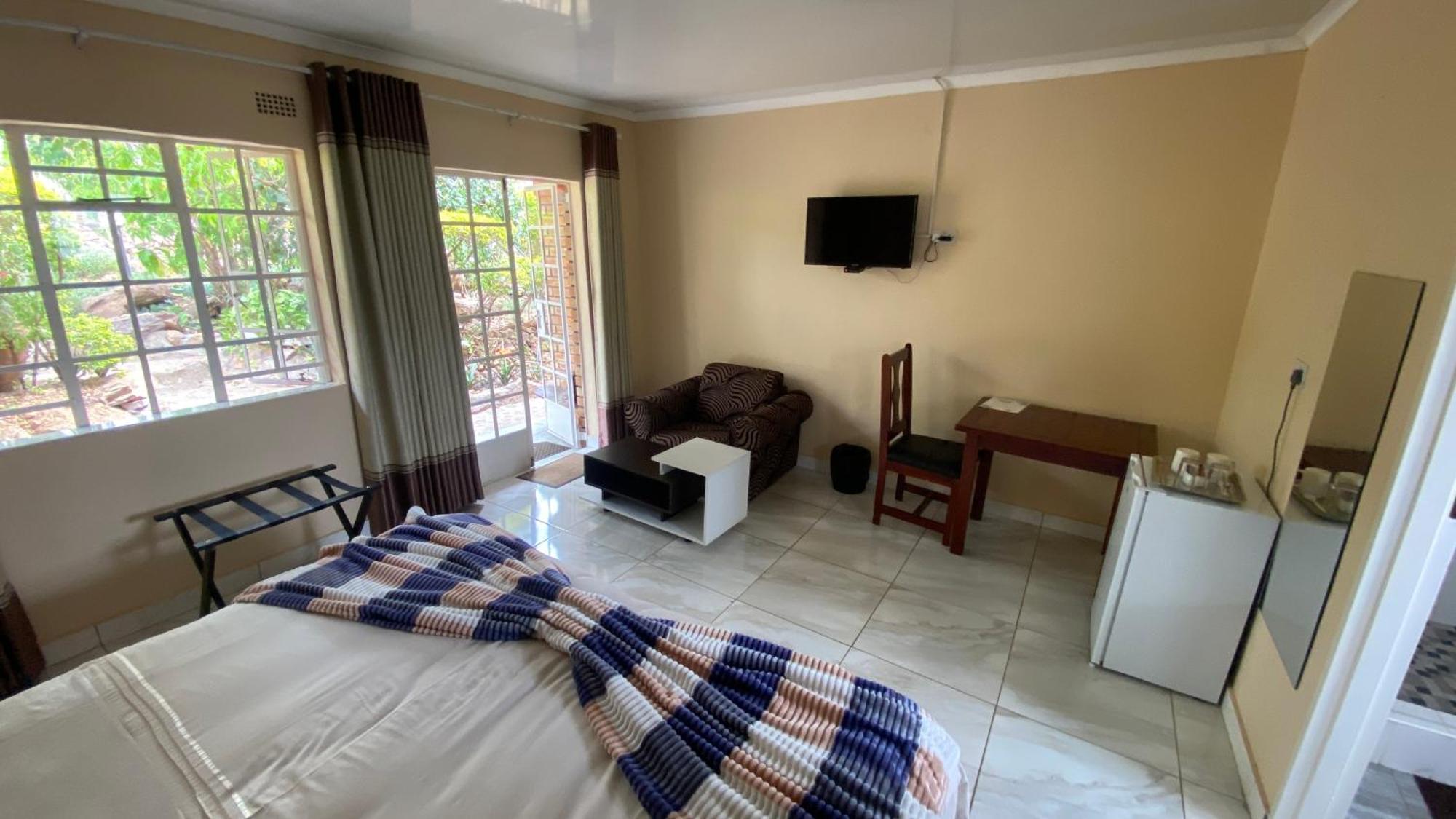 Lynns Guest House บูลาวาโย ภายนอก รูปภาพ