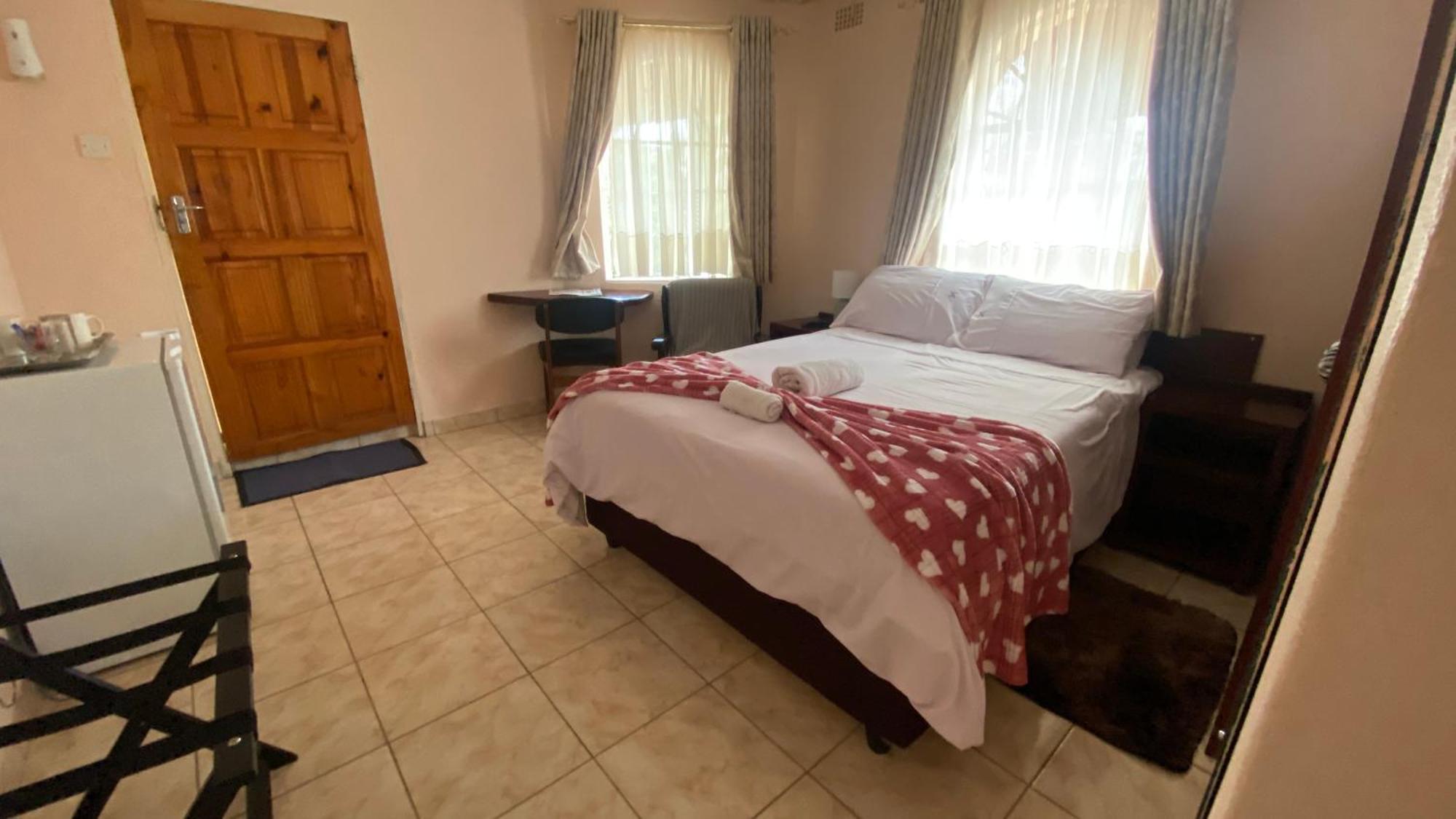 Lynns Guest House บูลาวาโย ภายนอก รูปภาพ