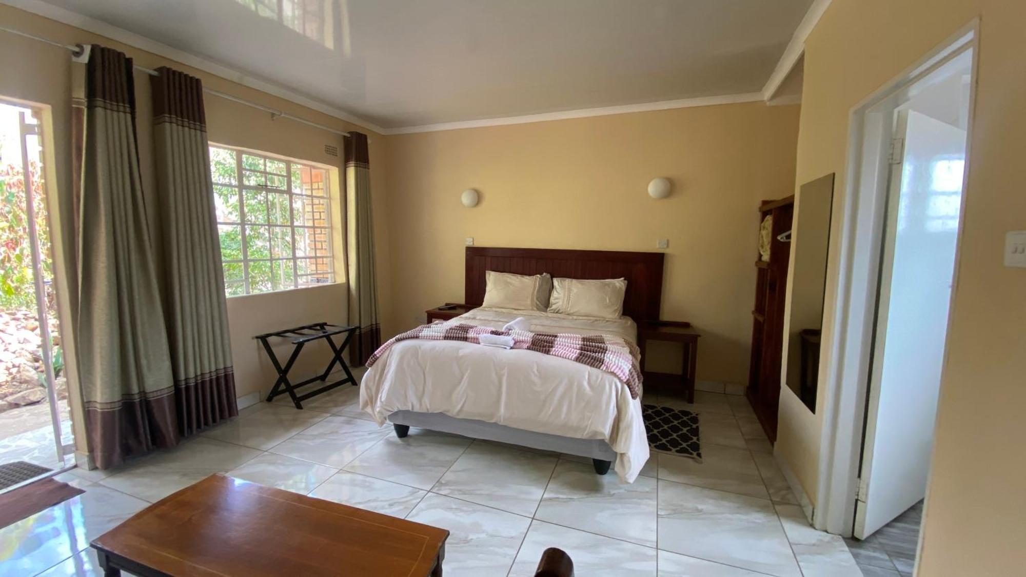 Lynns Guest House บูลาวาโย ภายนอก รูปภาพ