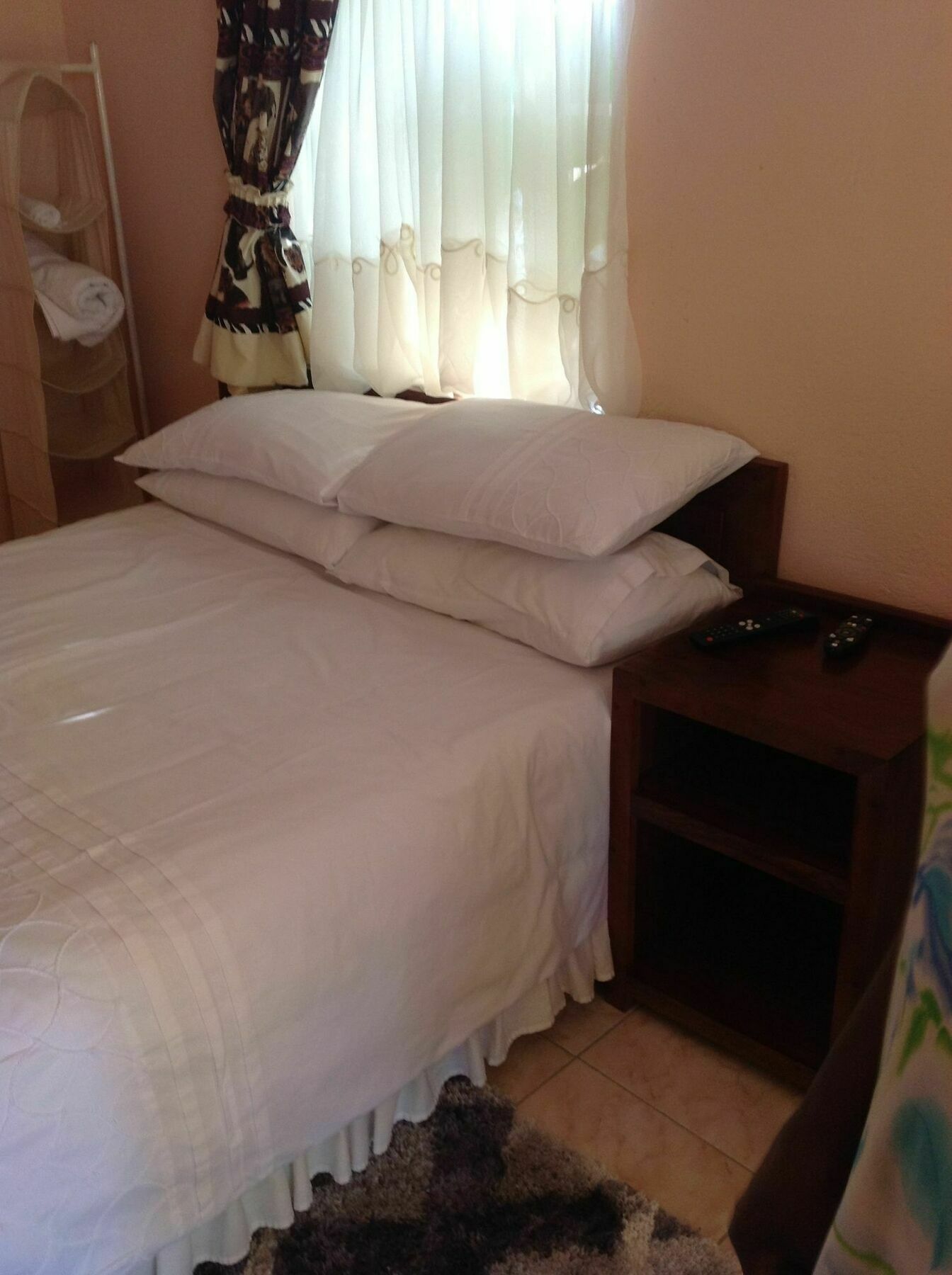 Lynns Guest House บูลาวาโย ภายนอก รูปภาพ